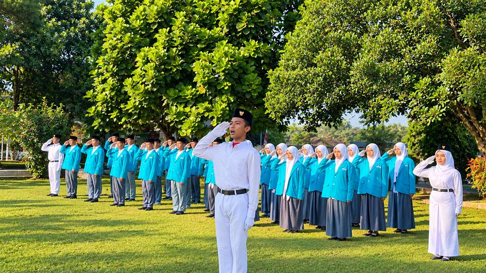 Kegiatan santri di lingkungan Pesantren Eco-Saintek Muhammadiyah